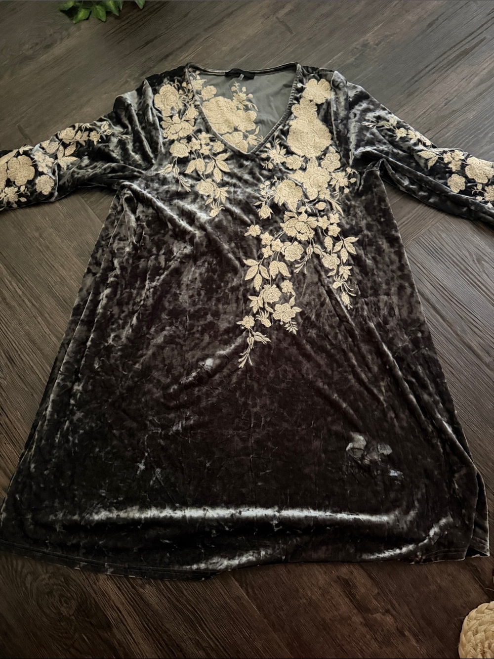 Embroidered Velvet V-Neck Women's Top in Charcoal and Cream